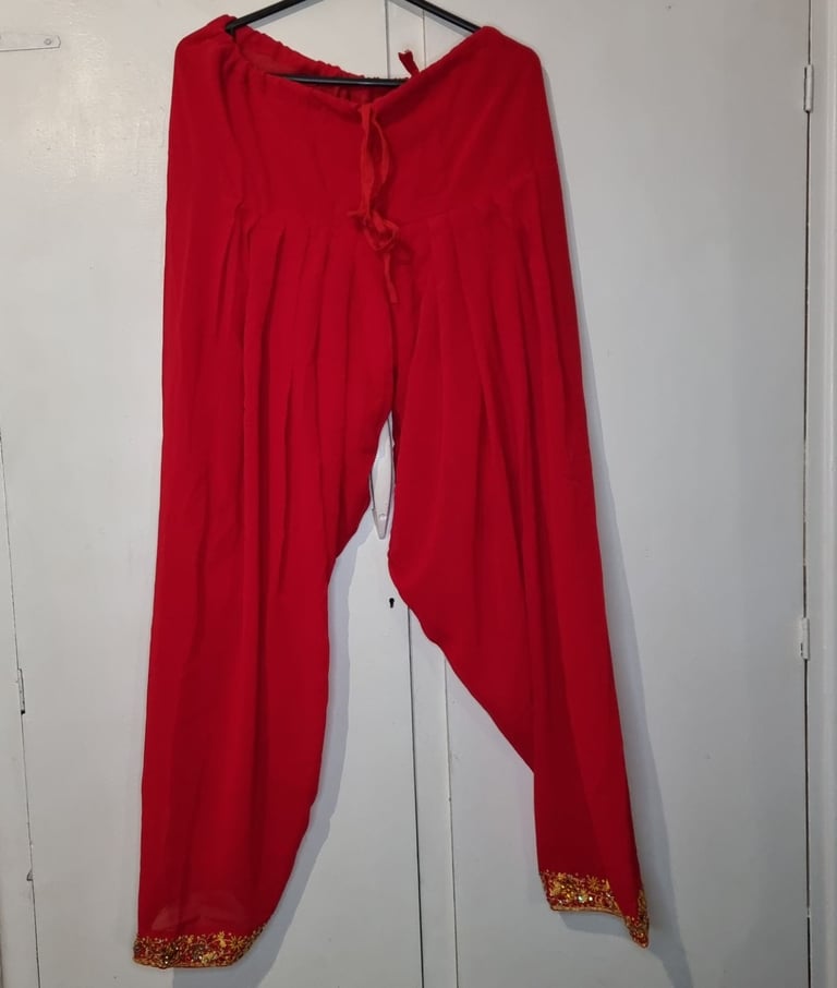 New Bunty bubbly asian dress. Yellow kameez Red pants. Red silver embroidery. Collar. 34-36chest