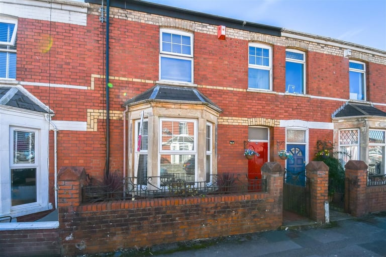 4 Bedroom House in West end of Barry