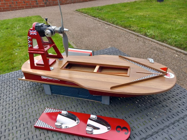 Model Boat. Cox Powered Hydroplane Vintage USA 