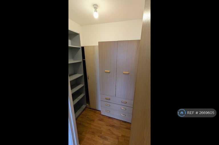 2 bedroom flat in Berberis House, Feltham, TW13 (2 bed) (#2669605)