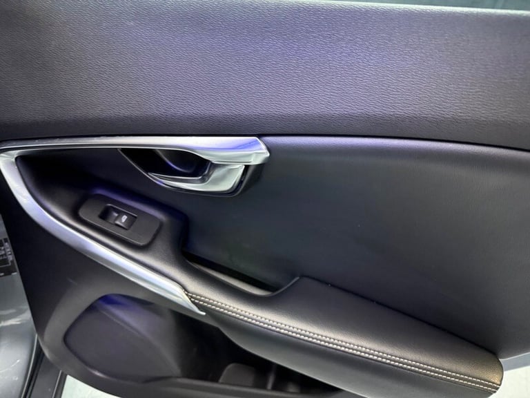 Volvo V40 D3 R-DESIGN PRO