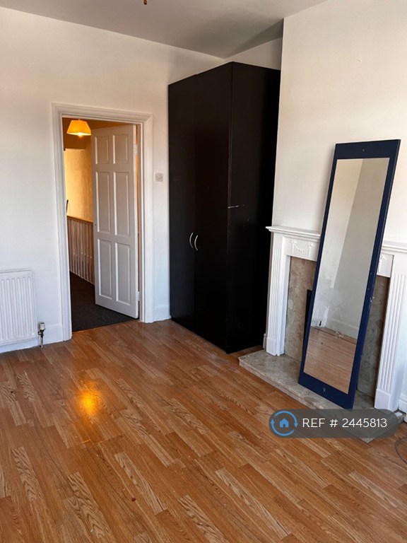 image for 2 bedroom flat in Oxlow Lane, Dagenham, RM10 (2 bed) (#2445813)