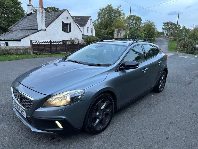Volvo, V40, Hatchback, 2016, Semi-Auto, 1969 (cc), 5 doors