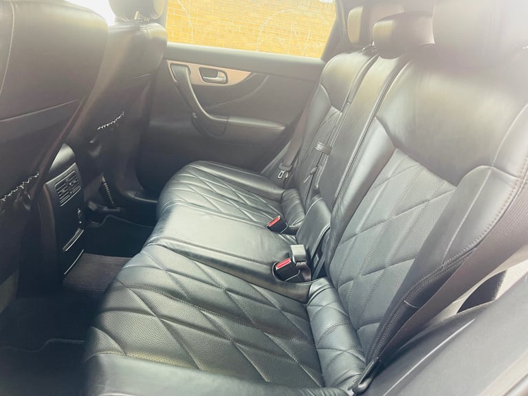 Infiniti FX30d S 2012, Semi-Auto 3.0L diesel, full service history, 5 doors