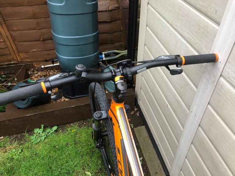 Carrera vengeance adult mountain bike 22” frame suitable 5ft 9 to 6ft 6 like new condition nr5 9