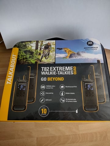 Motorola T82 Extreme Six Pack Walkie Talkie