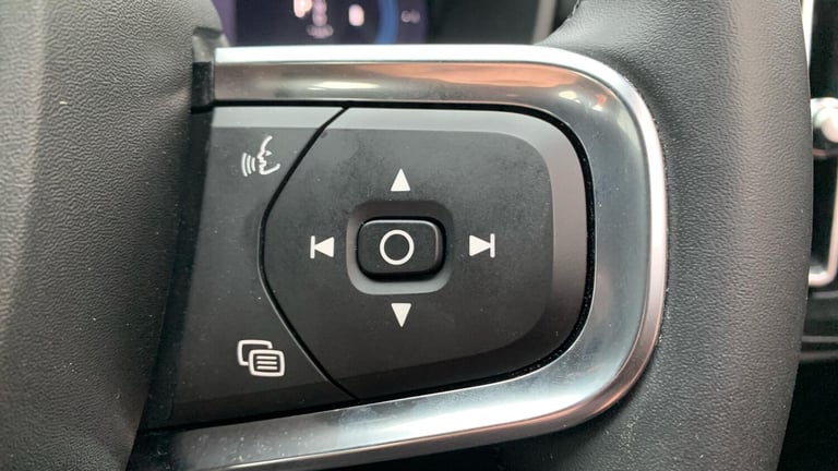 2024 Volvo XC40 2.0 B4 MHEV Plus SUV 5dr Petrol Hybrid DCT Auto Euro 6 (s/s) (197 ps) ESTATE Petr...