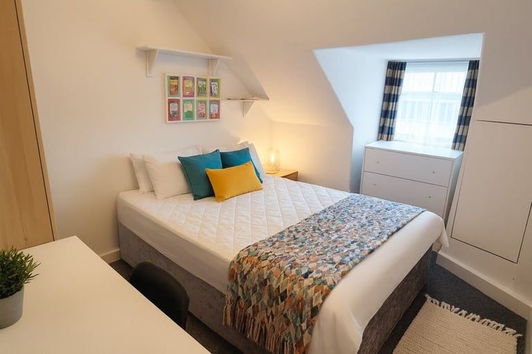 BS7 Luxury Double Room (Bay Windows) - No Deposit -Ideal for company lets- students