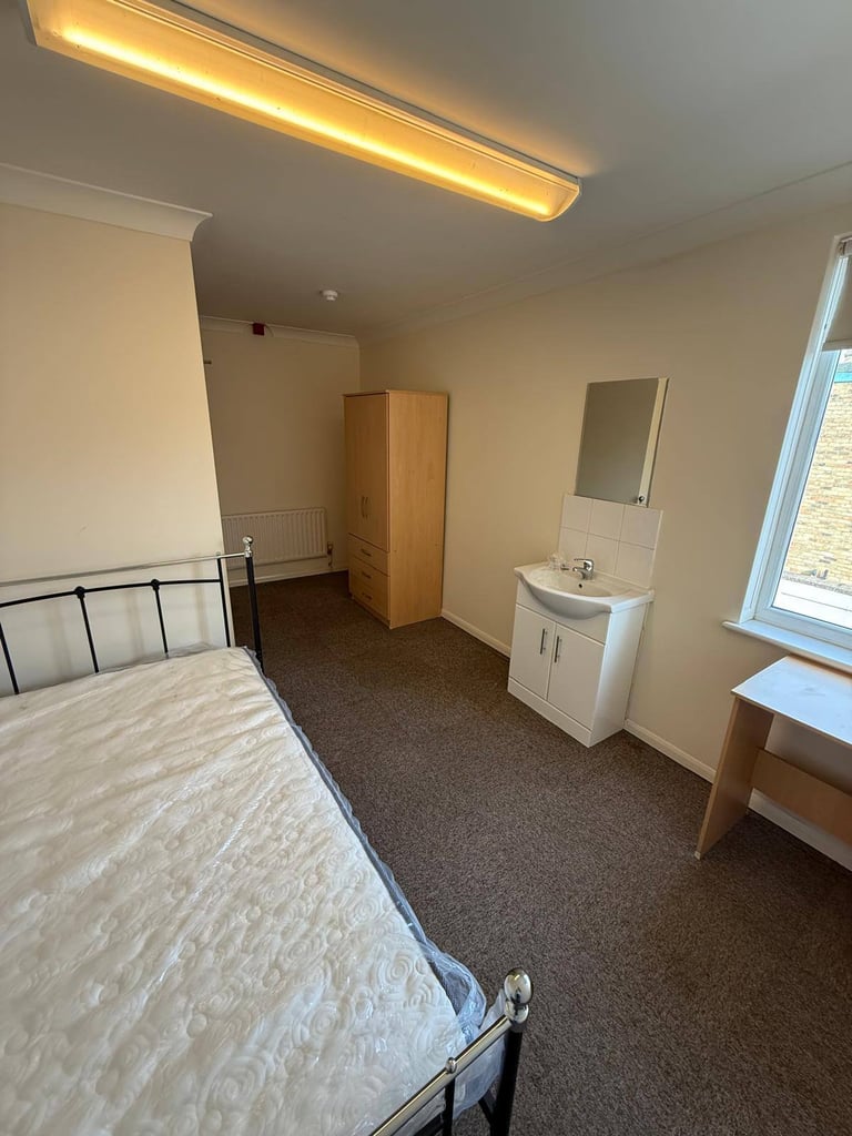 A spacious double room -Mill Road CB1