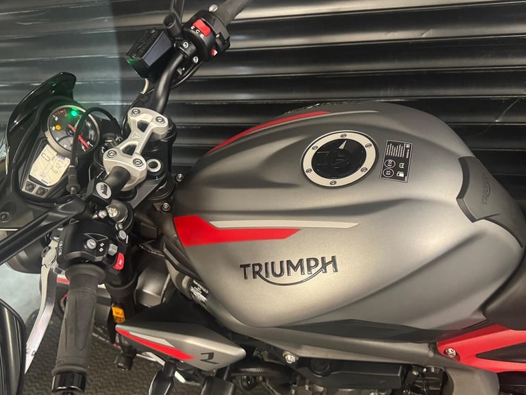 TRIUMPH STREET TRIPLE 765 R Triumph Shift Assist-Htd Grips  More