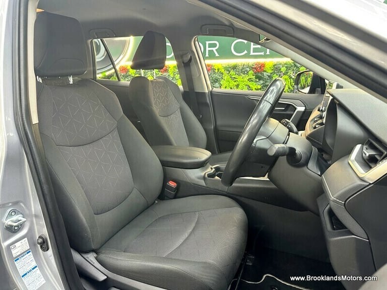 Toyota RAV4 2.5 VVT-I DESIGN [SAT NAV, REVERSE CAMERA &amp; 4WD]