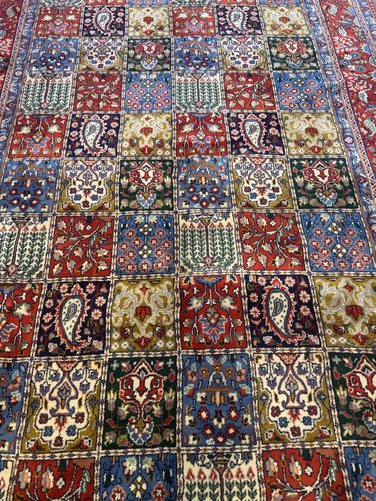 Luxurious handmade Persian Qom rug 310x200cm