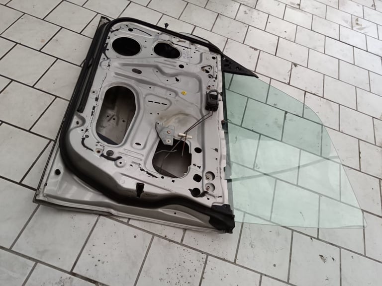 Rh door for Subaru Forester