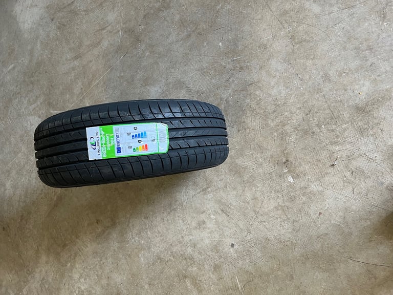 Renault Captur wheel and tyre. New unused 5 stud