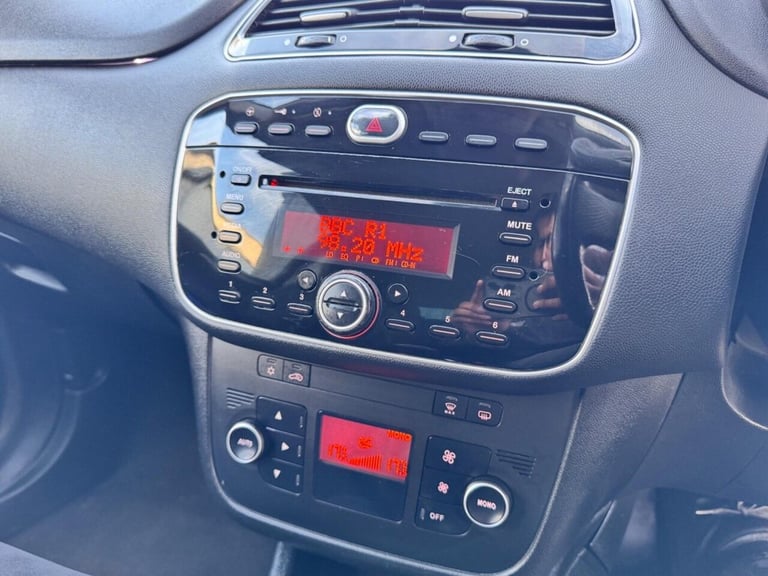 2014 Fiat Punto 1.4 Jet Black II Euro 6 (s/s) 3dr Hatchback Petrol Manual