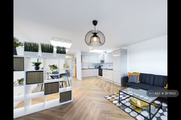 2 bedroom flat in Bethnal Green Road, London, E2 (2 bed) (#2679132)