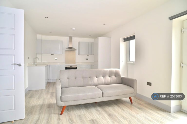 2 bedroom flat in Long Close Lane, Leeds, LS9 (2 bed) (#2673610)