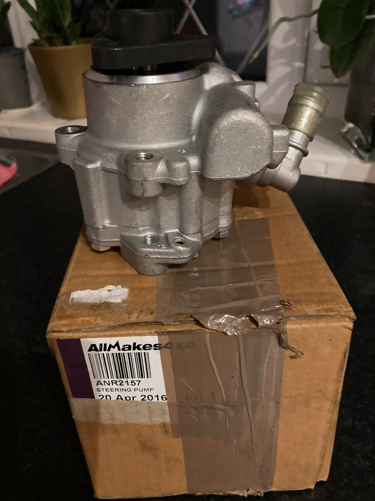 image for Brand New Land Rover 300tdi Power Steering Pump ANR2157