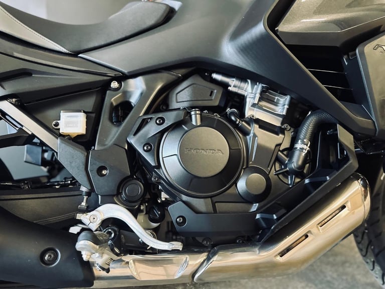 STUNNING ONE OWNER 2023/23 HONDA NT1100 MOTORCYCLE 