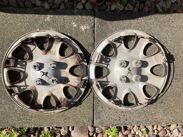 Peugeot Columbia 15” wheel trims – pair – Part No 96B7630680