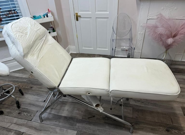 image for Treatment/massage table