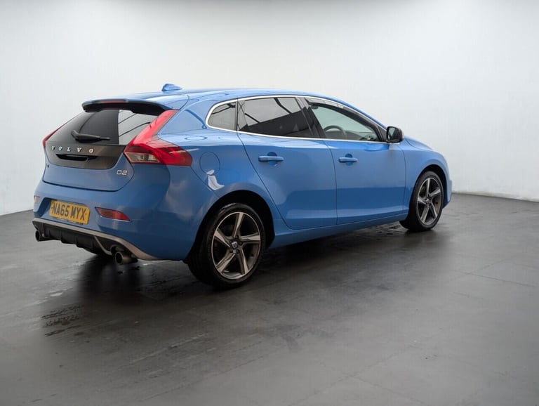 2015 Volvo V40 2.0 D2 R-Design Lux Nav Hatchback 5dr Diesel Manual Euro 6 (s/s) (120 ps) - HATCHB...