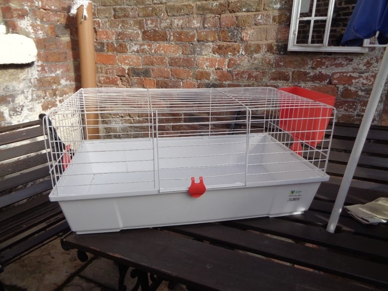 Pet cage, like new. Perfect for rabbits, guinea pigs, chinchillas etc
