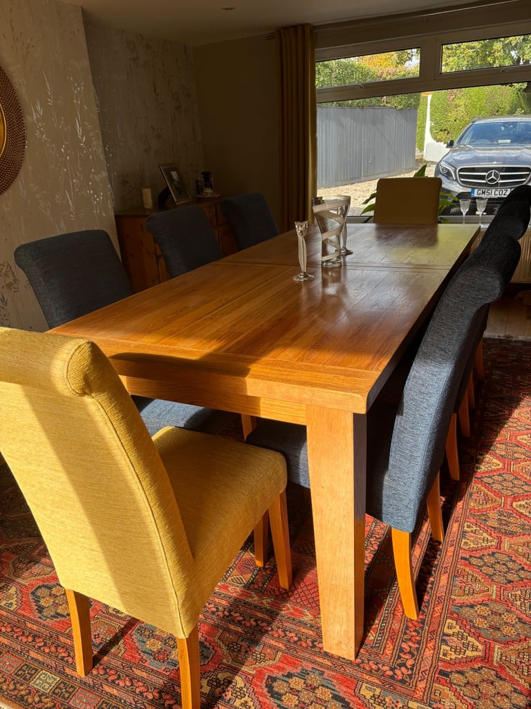 Fabulous Solid  Oak 8-10 seater dining table and 10 Chairs. 
