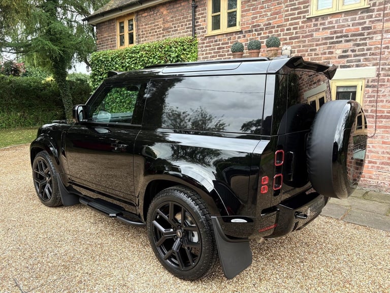 2025 Land Rover Defender 2025 3.0 D250 Hard Top X-Dynamic SE Auto PANEL VAN Diesel Automatic