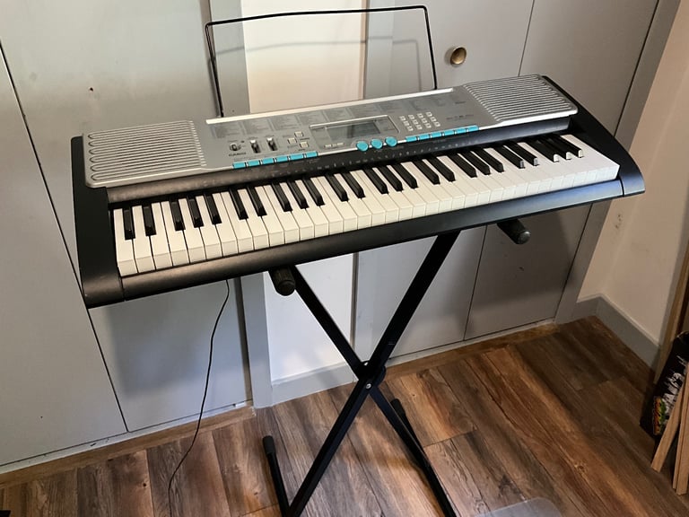 Casio keyboard and stand in good condition 