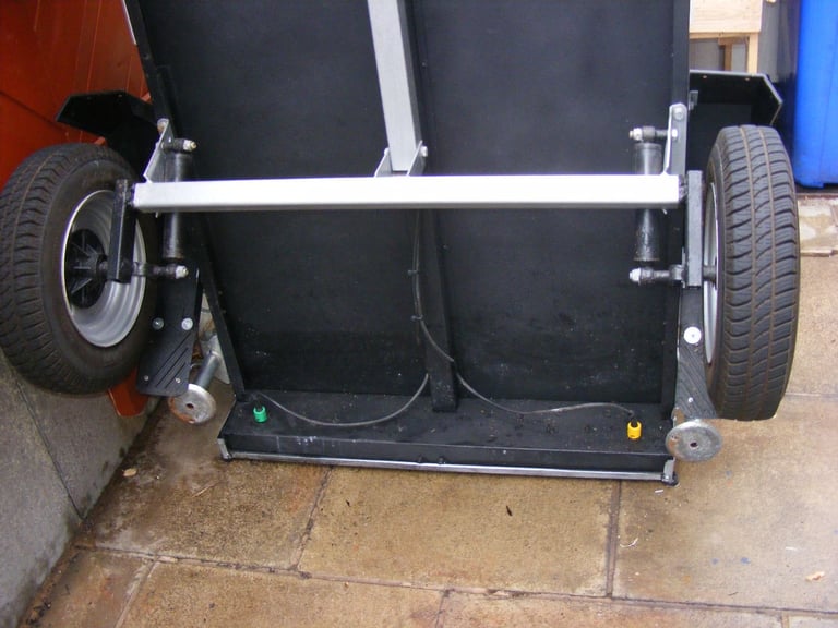 ERDE TRAILER . IN SUPERB CONDITION . ALL THE EXTRAS . 