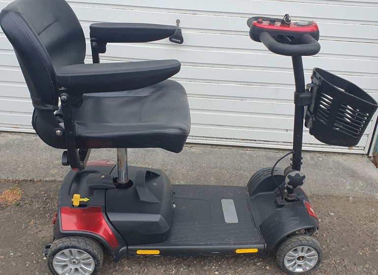 Small fold mobility scooter good condition can deliver 