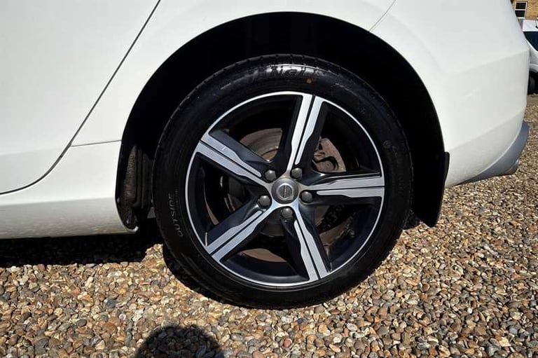 2017 Volvo V40 2.0 D2 R-Design Nav Plus Hatchback 5dr Diesel Manual Euro 6 (s/s) (120 ps) Hatchba...