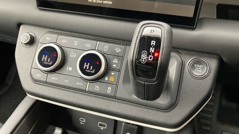 2024 Land Rover Defender 3.0 D250 X-Dynamic HSE 90 3dr Auto Diesel Estate Estate Diesel Automatic