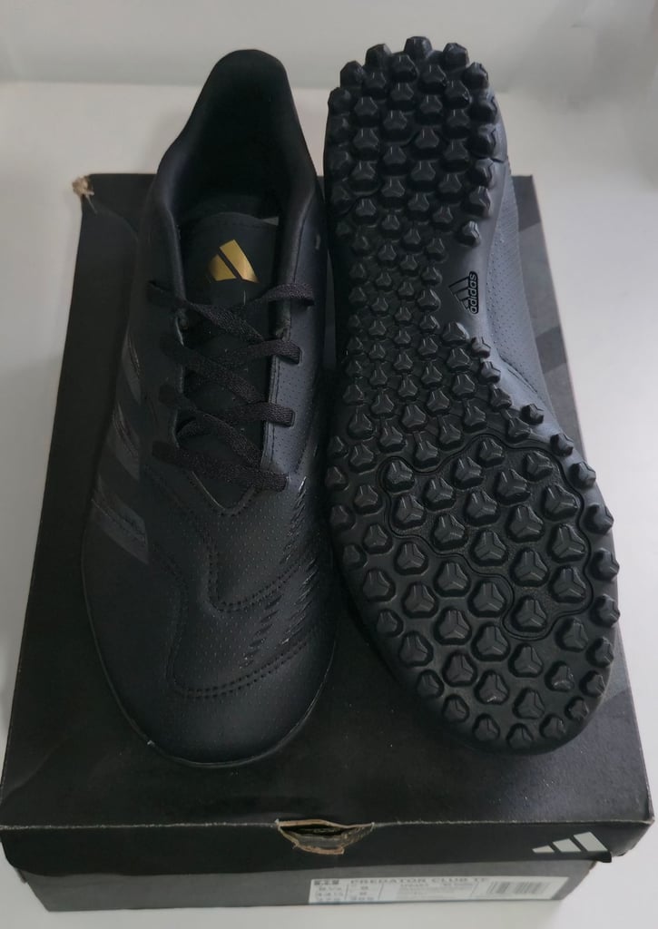 ⚽️ Adidas Predator Club TF Astro Turf Boots – Black/Gold (UK 9 / New in Box)