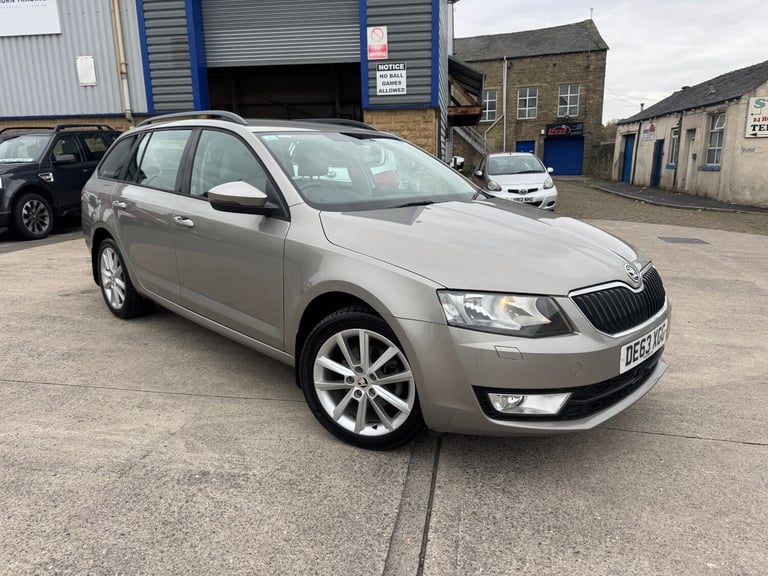 Skoda Octavia 1.6 TDI CR Elegance ESTATE WOW JUST 42,000 MILES STUNNING EXAMPLE!