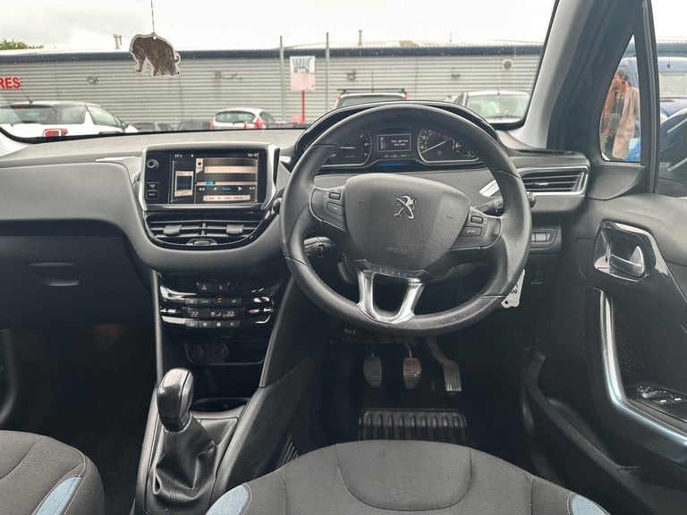 Peugeot, 208, Hatchback, 2013, Manual, 1199 (cc), 5 doors