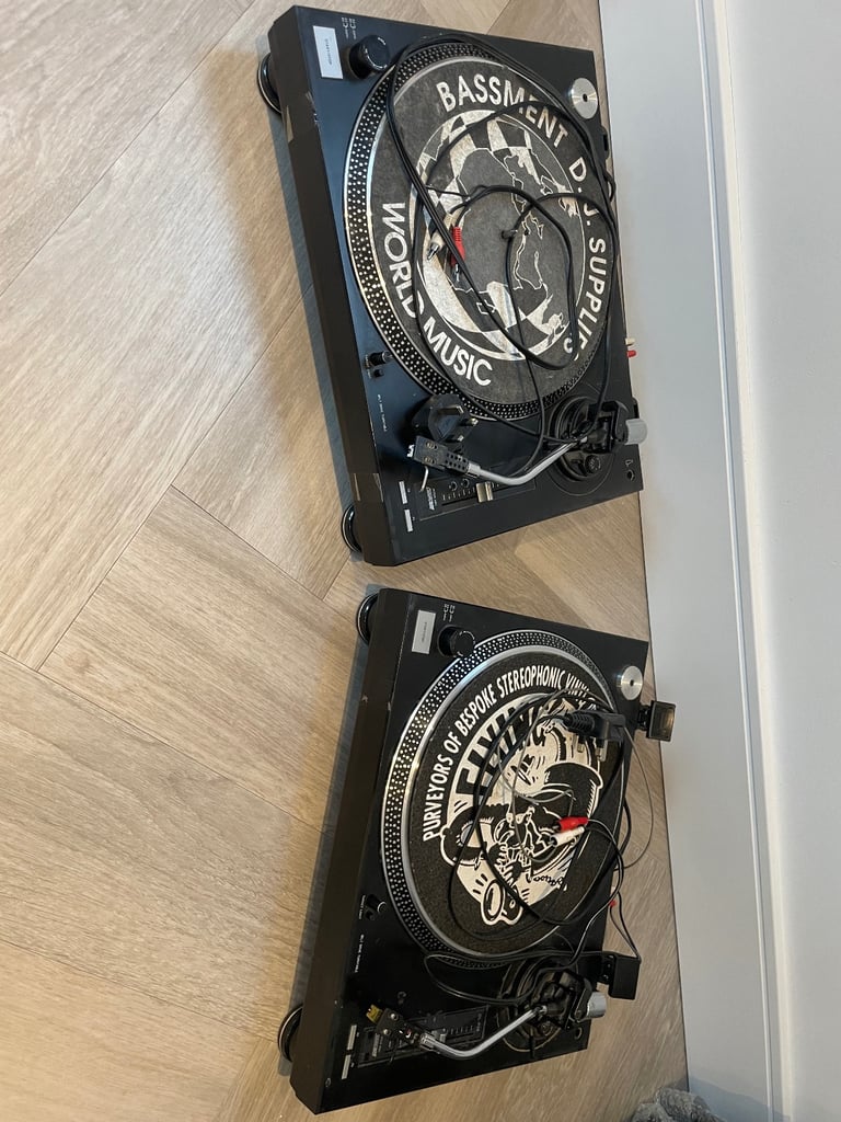image for DJ Turntabkes x2