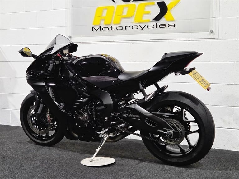 Yamaha R1 FULL SPARK EXHAUST! CARBON EXTRAS! LOVELY CONDITION! LOW