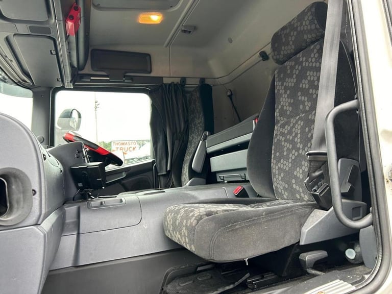 2018 Scania P250 Sleepercab with 27 1/2 Ft Curtainside Body
