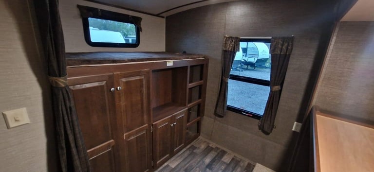 2016 Keystone Premier Bullet 31BHPR 2 Bedroom American Caravan 5th Wheel RV