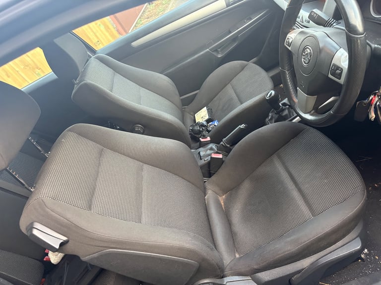 Vauxhall, ASTRA, Hatchback, 2009, Manual, 1910 (cc),3 doors - Image 9