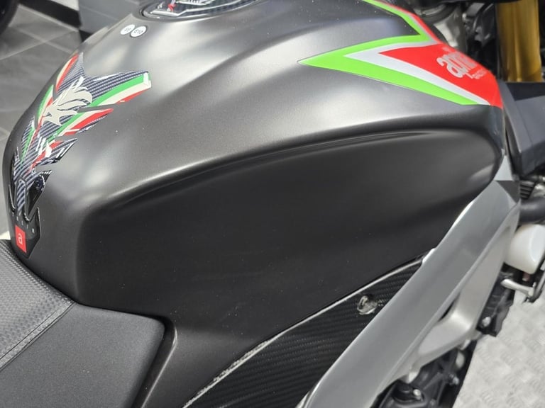 APRILIA TUONO V4 1100 FACTORY