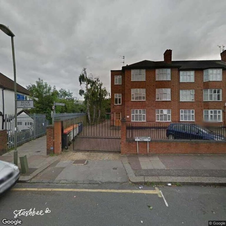 Garage to rent in Edgware (HA8) | Stashbee