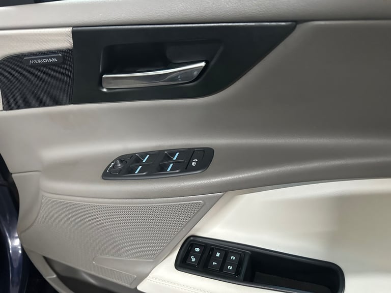 2016 Jaguar XE 2.0d Portfolio Euro 6 (s/s) 4dr SALOON Diesel Manual