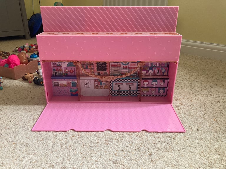 LOL storage and display case