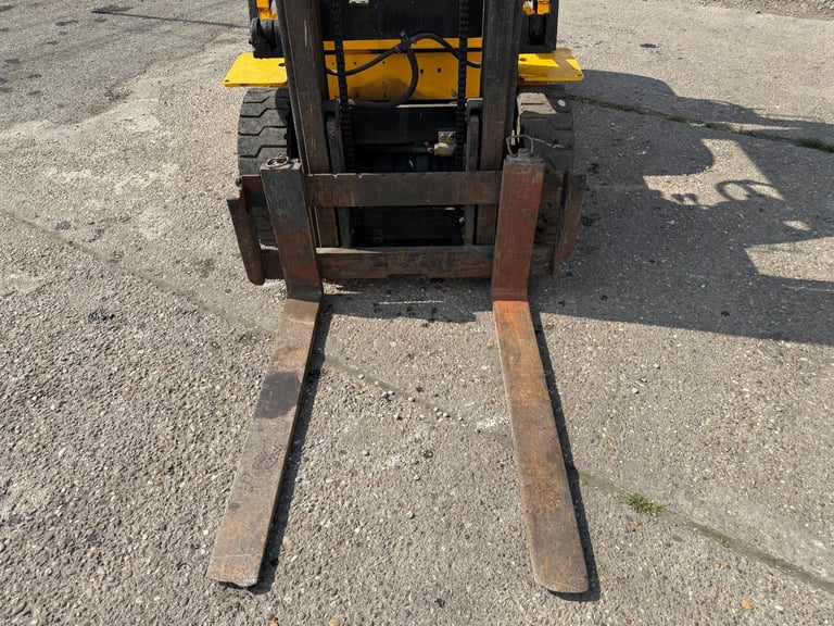 2017 REG HALLA GAS FORKLIFT TRUCK 2.5 TON