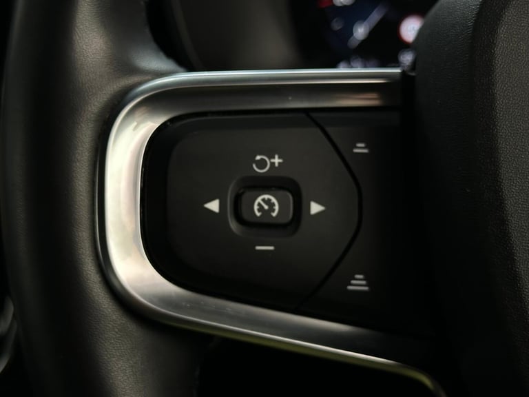  Volvo XC40 1.5h T4 Recharge 10.7kWh R-Design Auto Euro 6 (s/s) 5dr Petrol/Electric Hybrid Automatic