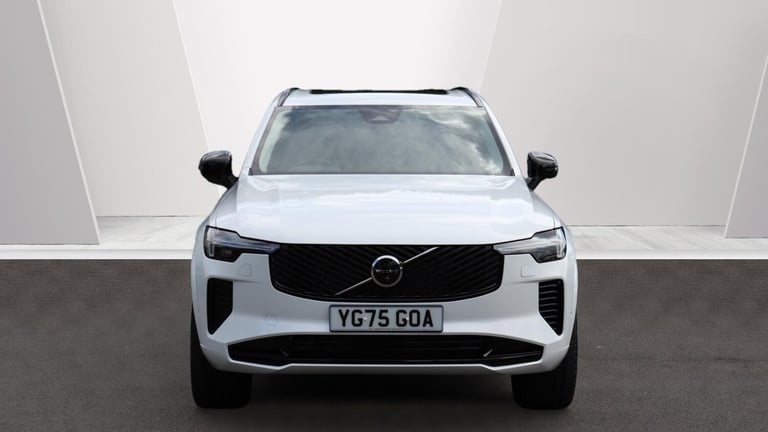 2025 Volvo XC90 B5 (P) AWD Plus Dark (Harman Kardon Sound, 360 Camera, Apple CarPlay, BLIS) ESTAT...