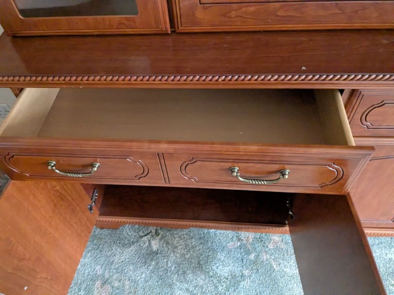 Free wall display unit